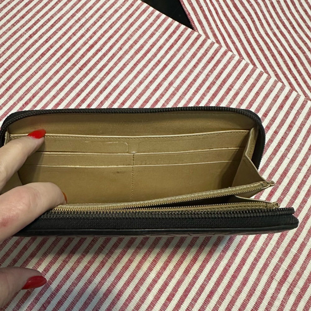 CHANEL Black Quilted Camellia Zip-Around Leather Wallet with Gold CC - Picture 10 of 12